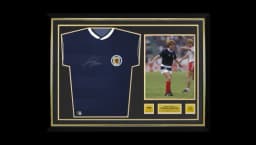 Gordon Strachan Official 1986  World Cup Front Signed & Hero Framed Scotland Retro Shirt